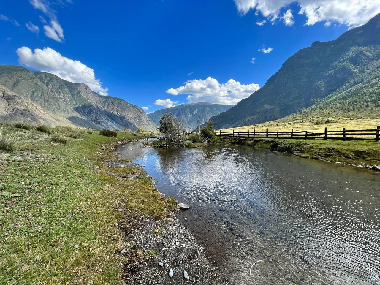 ● Чулышманская долина
● Электричество только от генераторов
● Водоснабжение - скважина
● Идеально ровные участки
● Рядом река, дорога
● Подойдет для глэмпинга, тур базы, сельского
хозяйства
Площадь одного участка: от 30 сот
● Общая площадь (пул): 1,8 Га, цена 22,7 млн рублей
● Статус земли: земли се