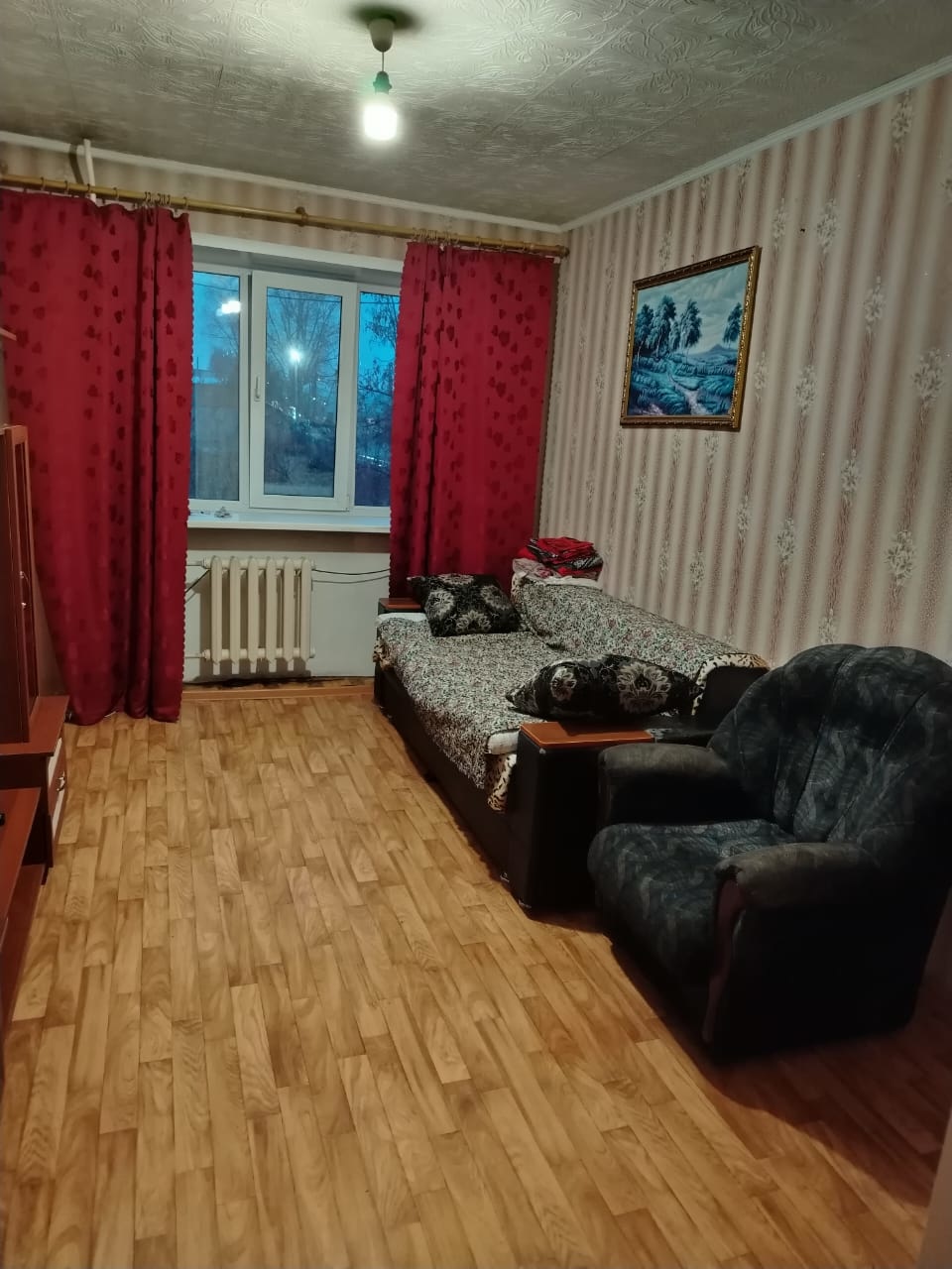 Сдается 2х комнатная квартира полностью готова для проживания. Есть мебель, спальные места, бытовая техника.

Сдается на длительный срок, оплата помесячно, вода и электричество по приборам учета. 