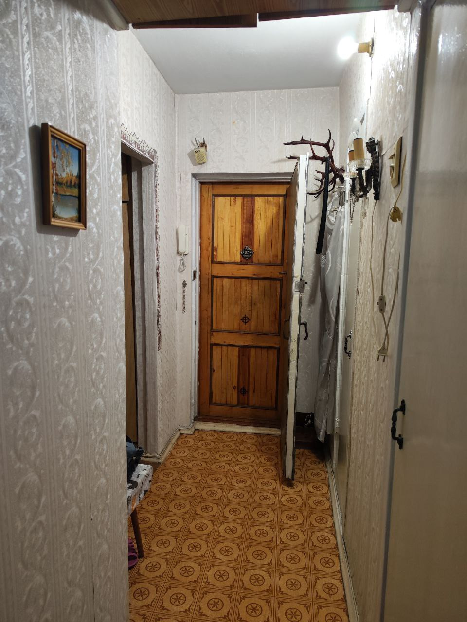 Сдается уютная однокомнатная квартира со всем необходимым для проживания:мебелью и техникой, стиральная машинка-автомат.  Отличное место, все рядом, удобно добираться в любой район города.

Сдается на длительны срок, оплата помесячно плюс вода и электроэнергия по приборам учета.