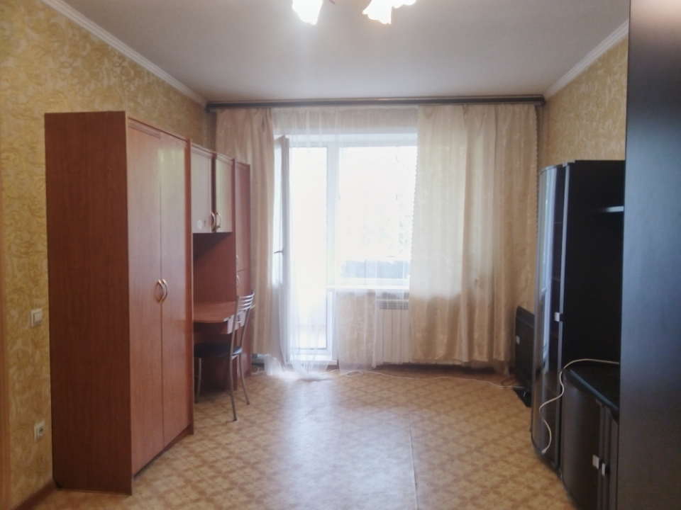 Сдам 2 - х комн.кв по пр Ленина , 73 , 1 / 9 эт. 9/30/50 кв.м., есть большая лоджия, застекленная ст /пакетами. Сама квартира с хорошим ремонтом, мебелью, новой сантехникой, стиральная машинка-автомат. Комнаты изолированные. Отличное место, все рядом, удобно добираться в любой район города. Есть инт
